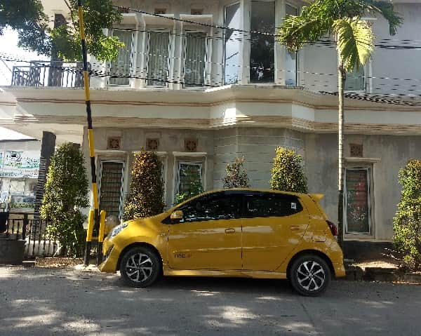 yellow car rental batam